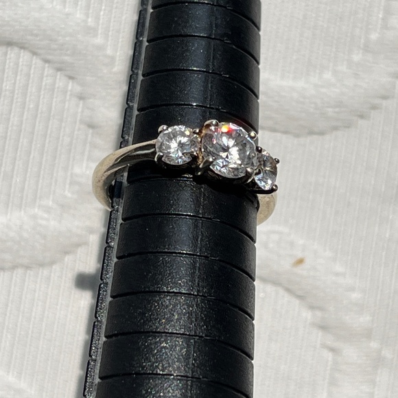 Sterling silver & cubic zirconia ring, size 7. - Picture 7 of 12